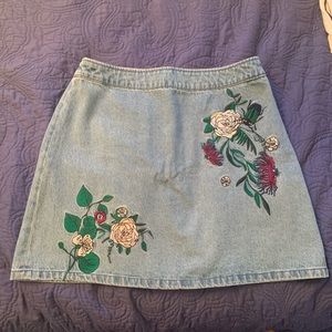 H&M Jean embroidered floral jean skirt, size 6